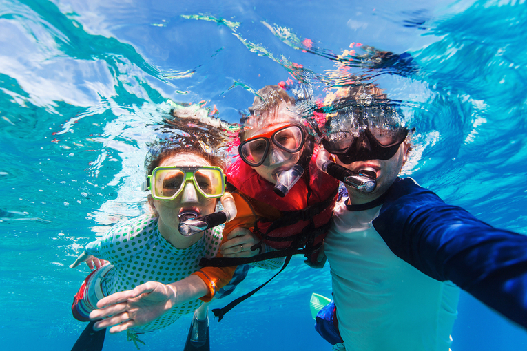 Why the Al's Divers Set is the Best Snorkeling Gear for Beach Lovers
