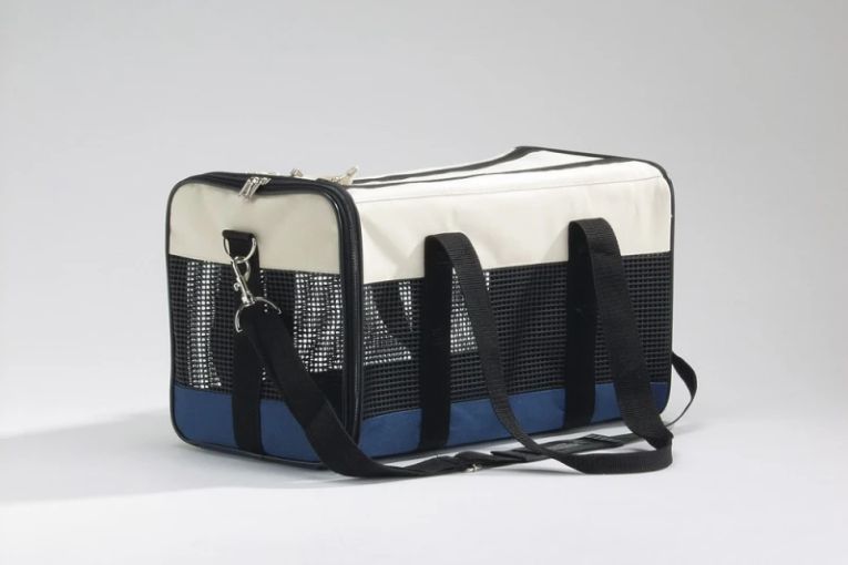 Travel Safe with Your Pet by Having a Beeztees Travel Bag from Huisdierenbazaar